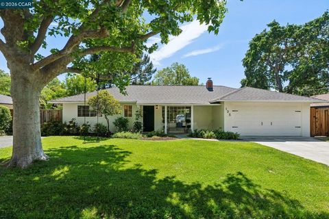 Photo of 125 Luella Drive Dr, Pleasant Hill, CA 94523 (MLS # 41130548)