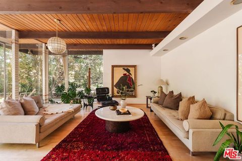 3493 Valley Meadow Road Sherman Oaks CA 91403