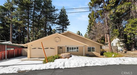 Photo of 31686 Luring Pines Cir, Running Springs, CA 92382 (MLS # IV26046330)