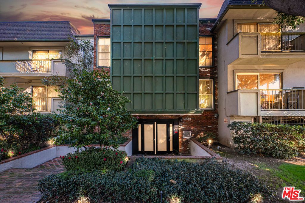 Photo of 3640 Cardiff Avenue #104, Los Angeles, CA 90034 (MLS # 26636417)