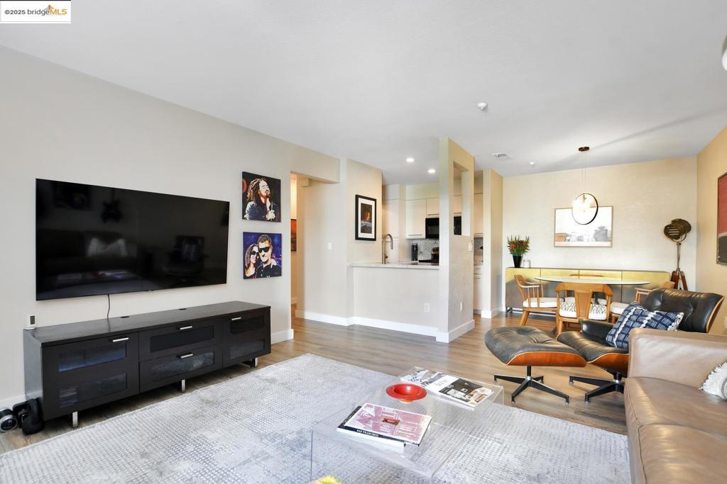 3183 Wayside PLZ APT 103