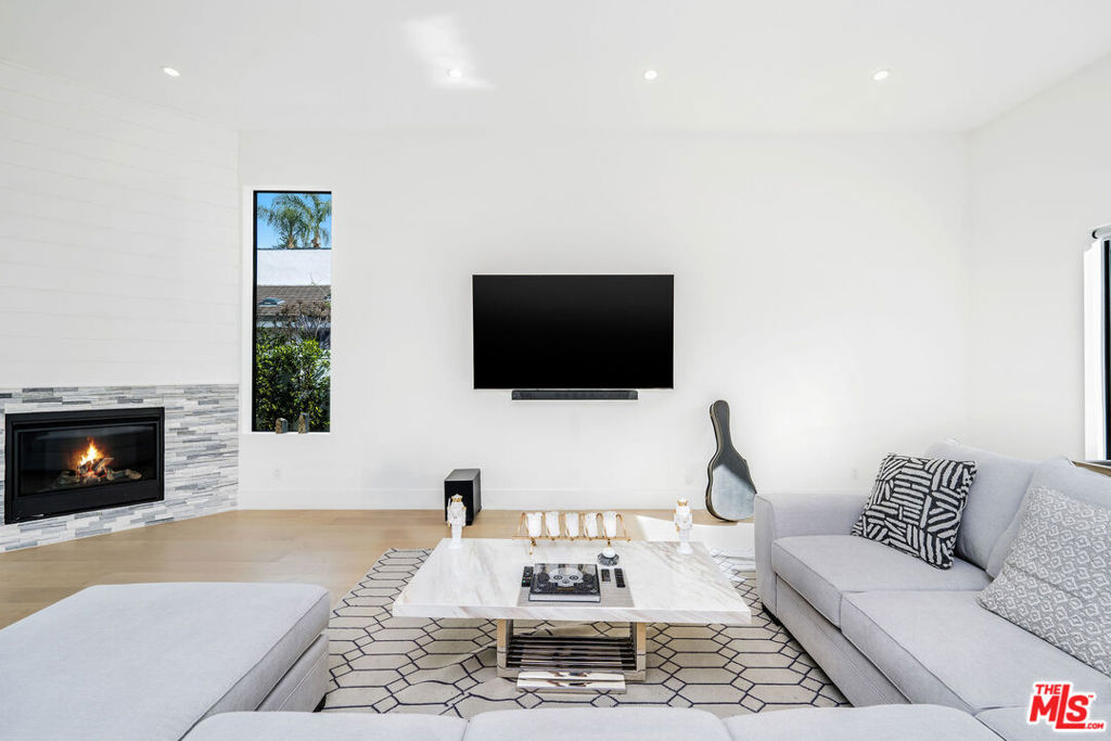 22931 Dolorosa Street