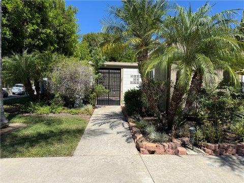 Photo of 923 Avenida Majorca #D, Laguna Woods, CA 92637 (MLS # OC26204111)
