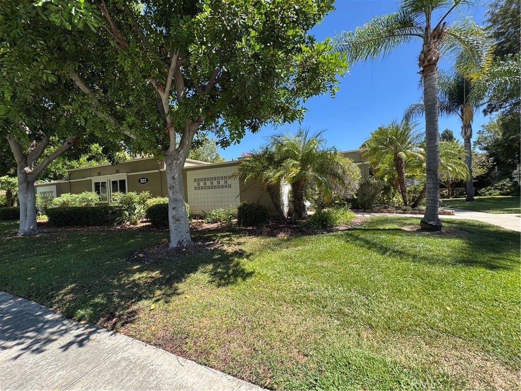 923 Avenida Majorca D