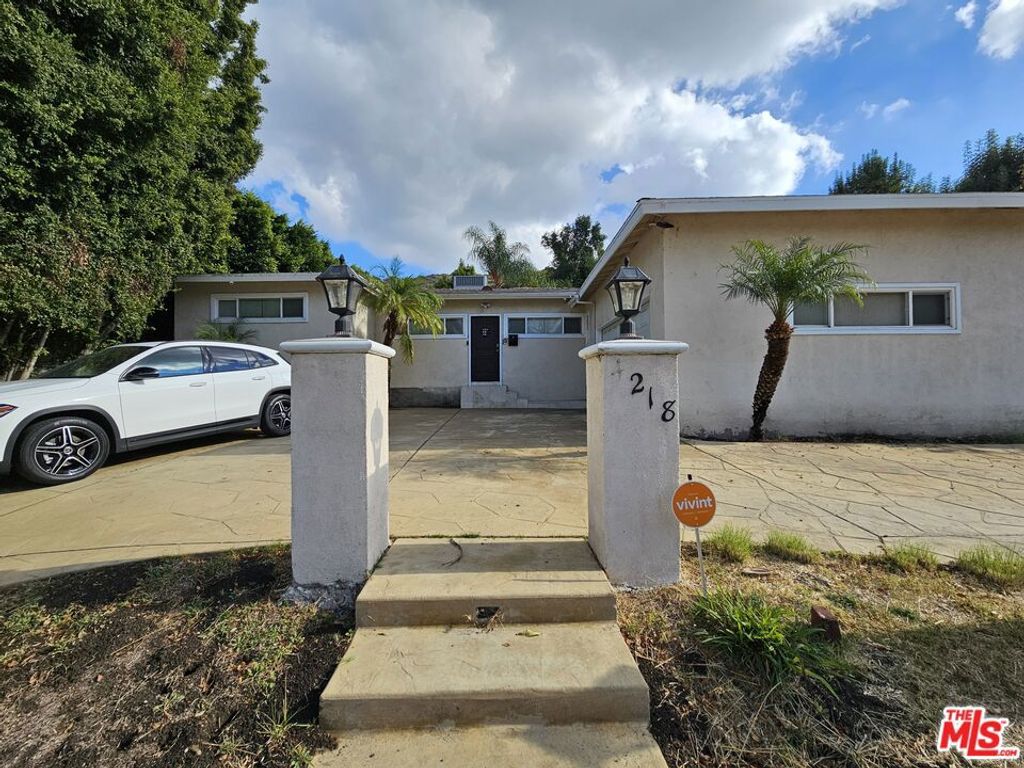 Photo of 4218 Sepulveda Boulevard, Sherman Oaks, CA 91403 (MLS # 25533385)
