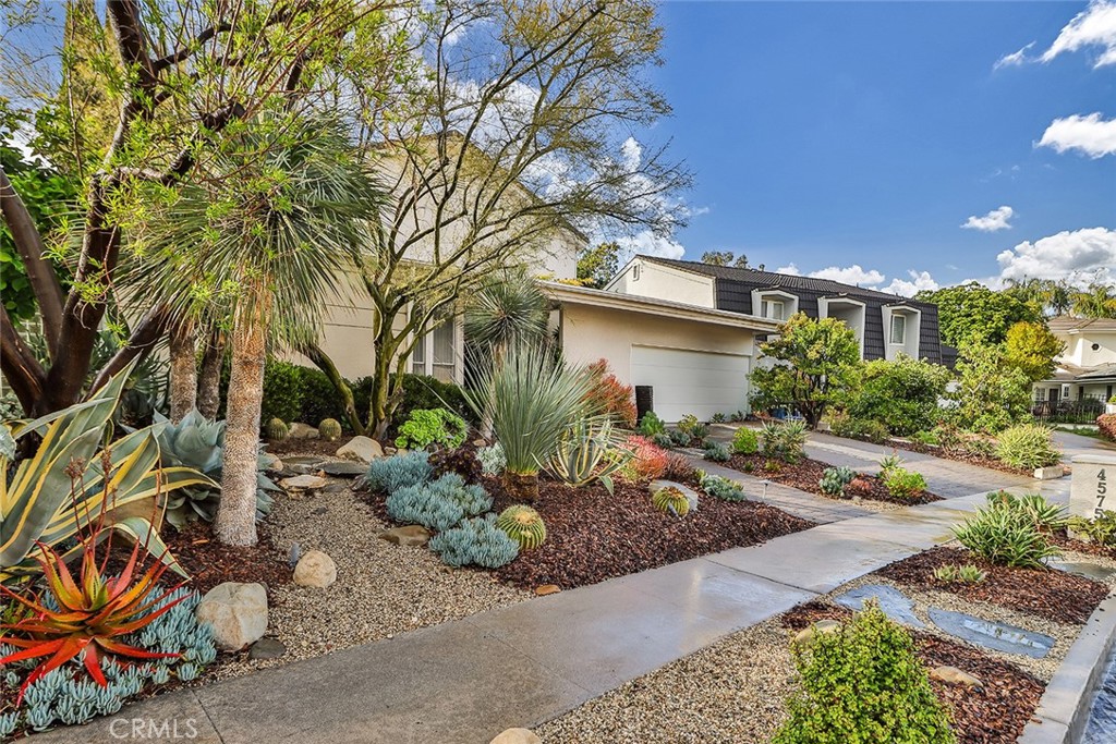 Properties 3 4575 De Celis Place