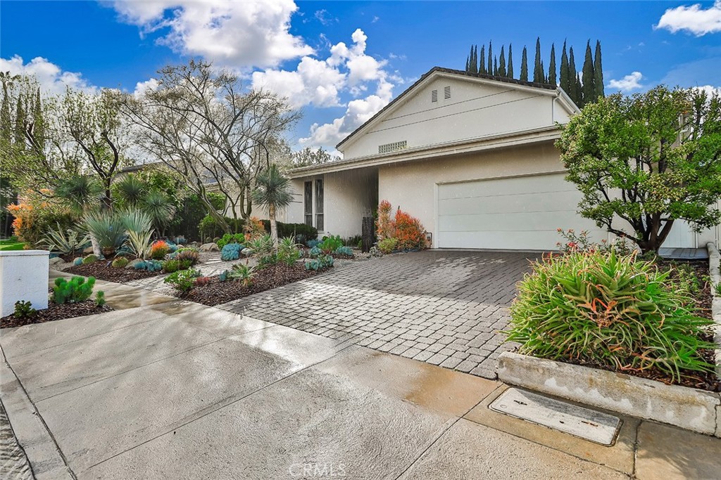 Properties 4 4575 De Celis Place