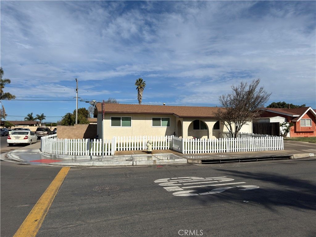 Photo of 971 W Harding Ave, Santa Maria, CA 93458 (MLS # PI26027172)