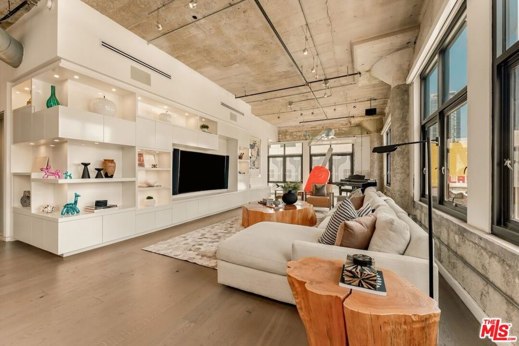 330 W 11th Street 401 & 402