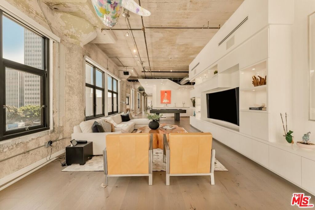 330 W 11th Street 401 & 402