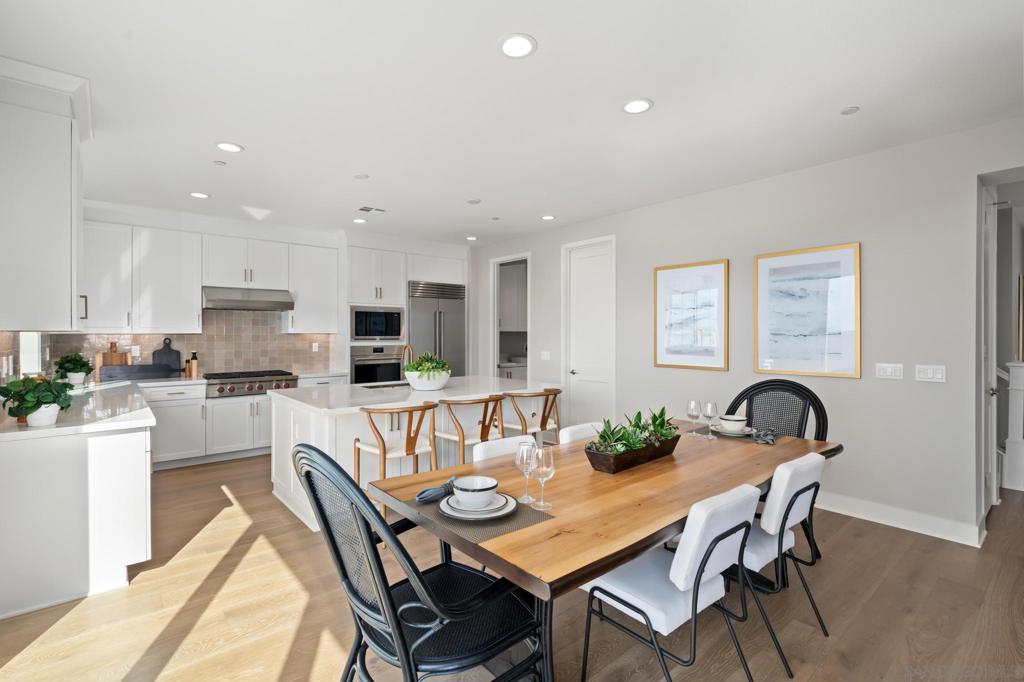 951 Visalia Pl
