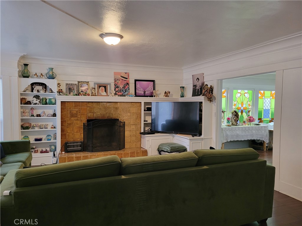 1434 N Genesee Avenue