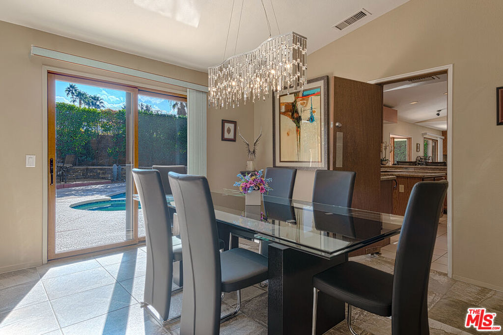 Los Compadres - Residential Lease