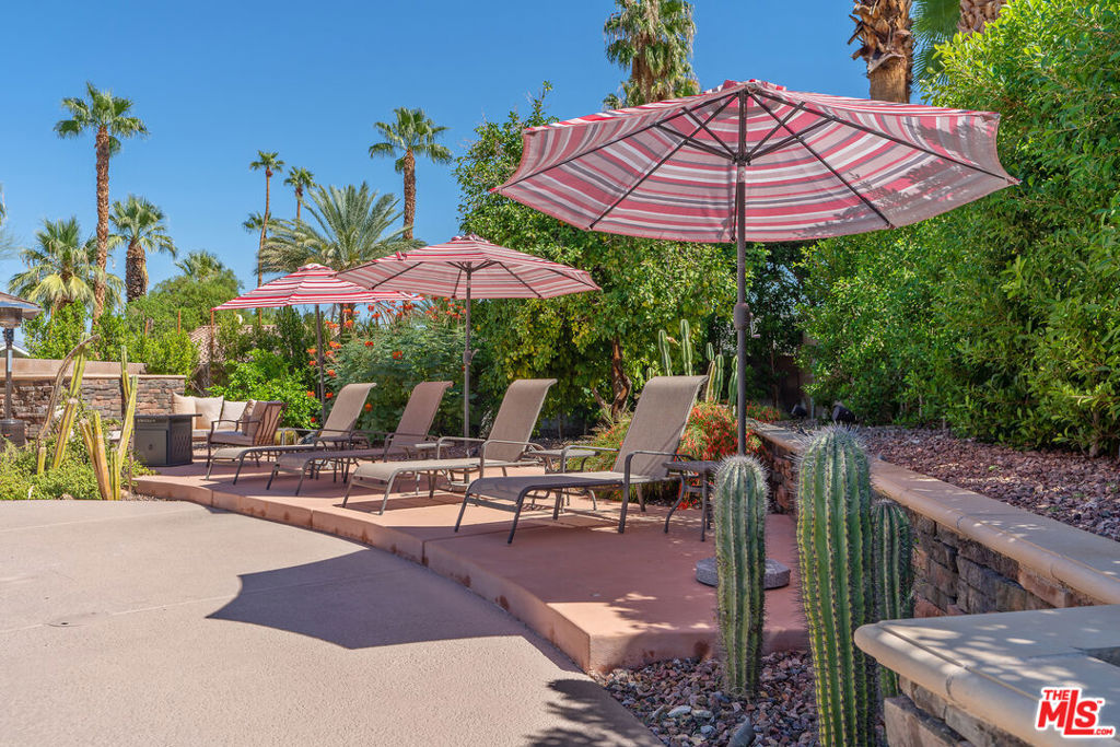 Los Compadres - Residential Lease