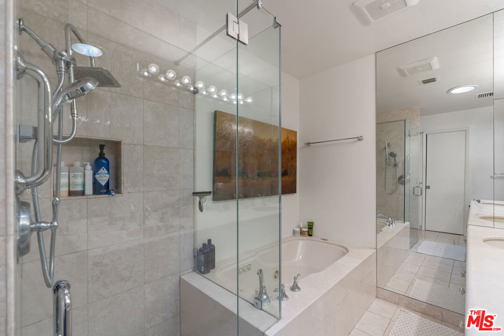 Los Compadres - Residential Lease