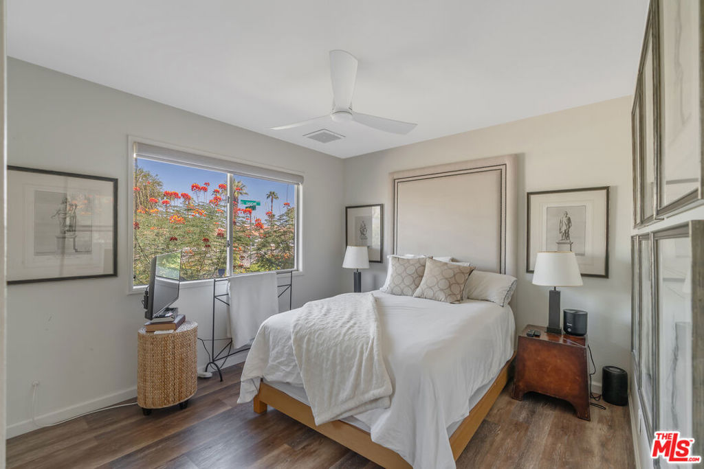Los Compadres - Residential Lease