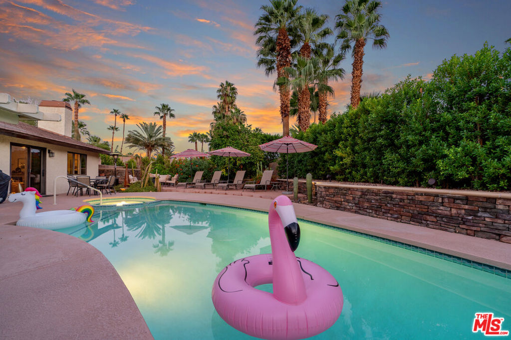 Los Compadres - Residential Lease