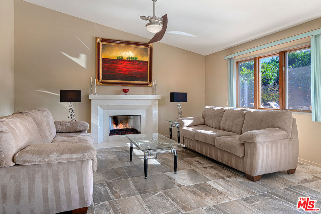 Los Compadres - Residential Lease