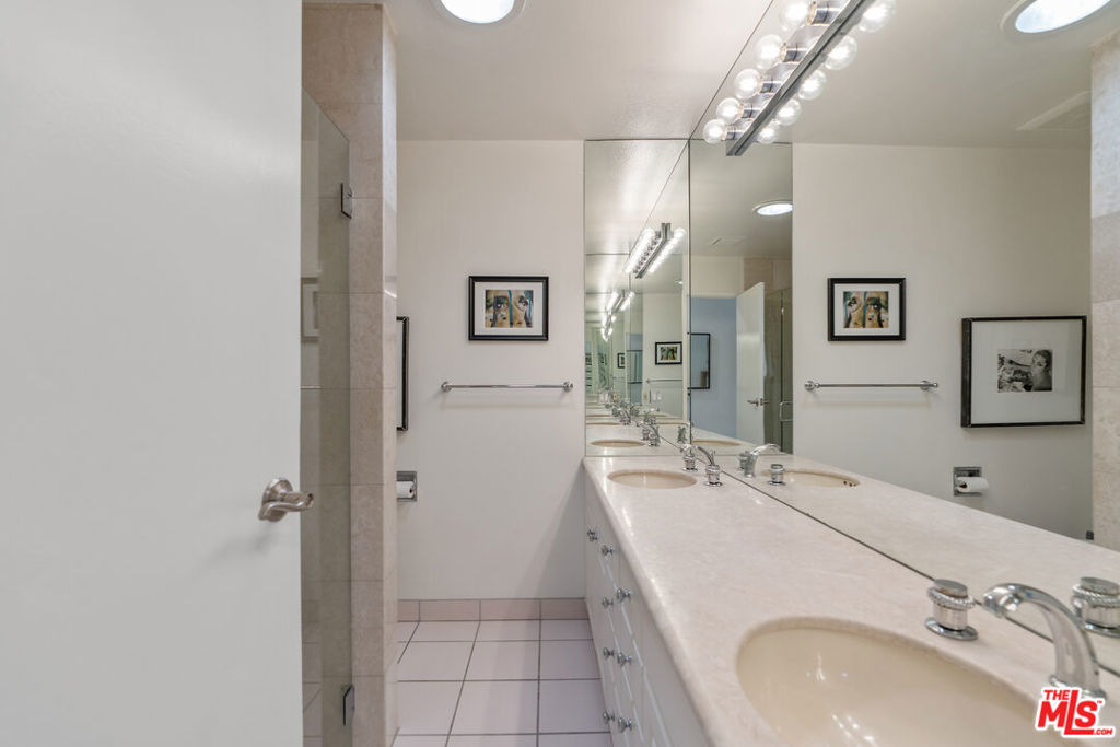 Los Compadres - Residential Lease