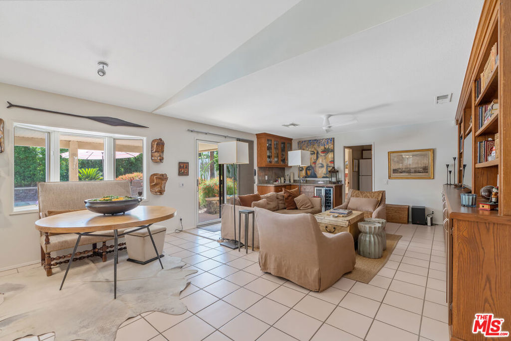 Los Compadres - Residential Lease