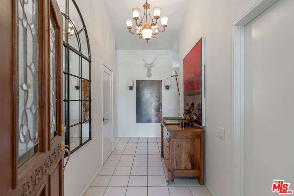 Los Compadres - Residential Lease