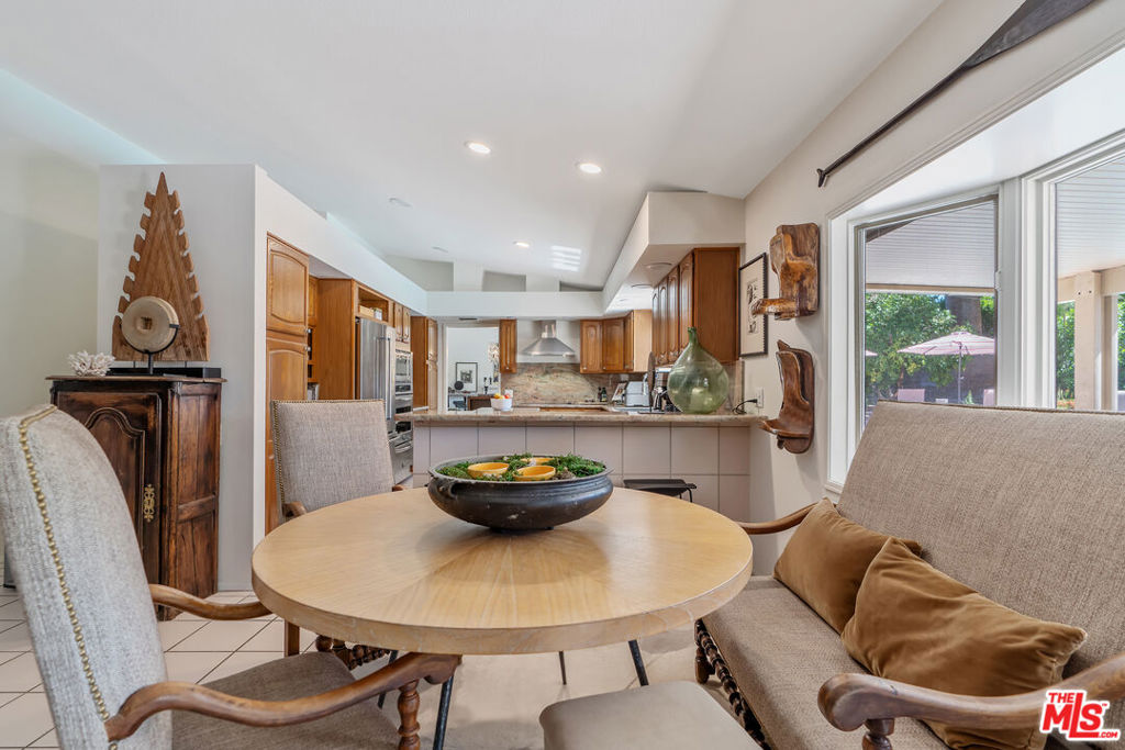 Los Compadres - Residential Lease