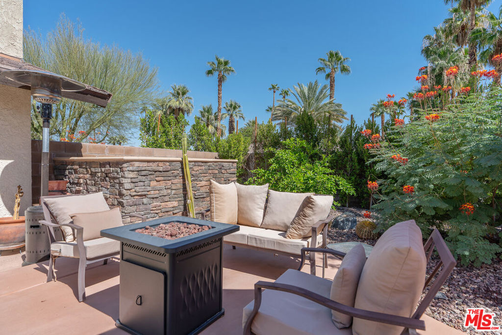 Los Compadres - Residential Lease