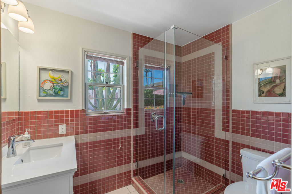 Los Compadres - Residential Lease