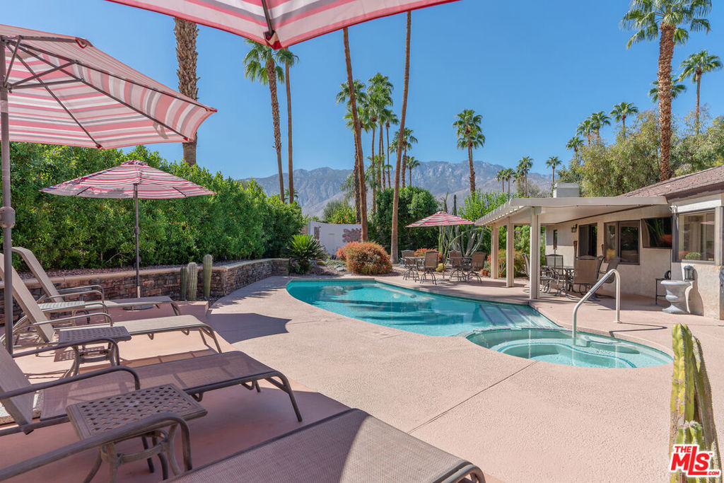 Los Compadres - Residential Lease
