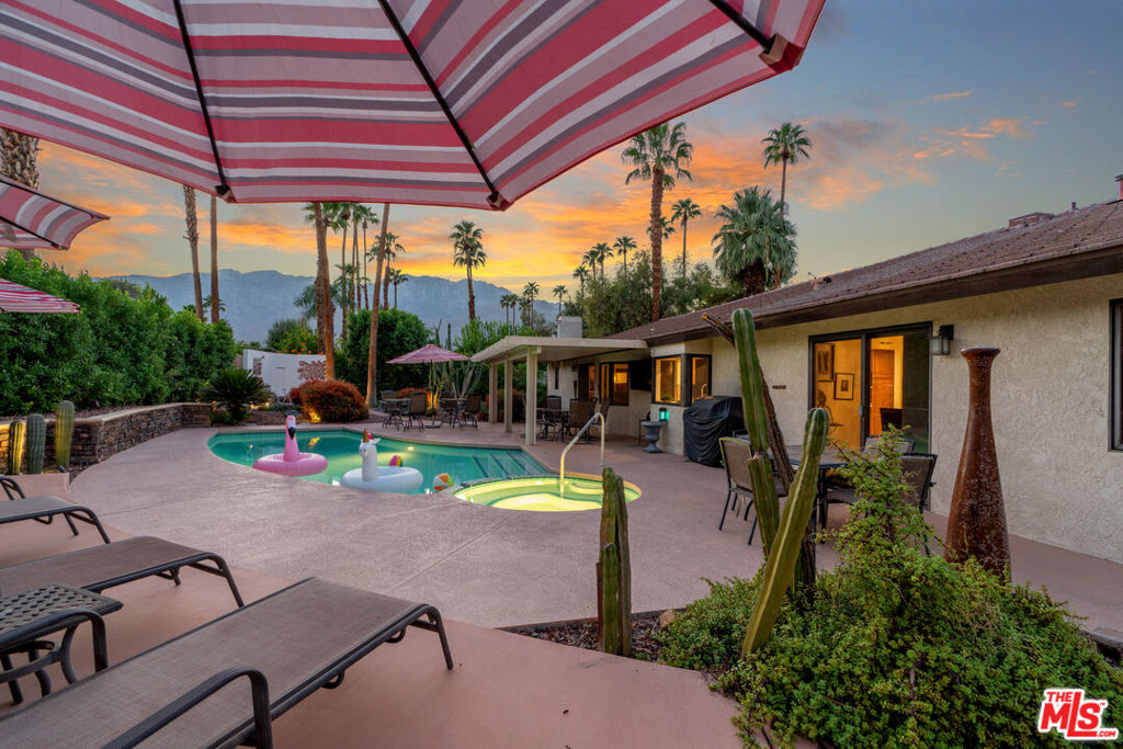 Los Compadres - Residential Lease
