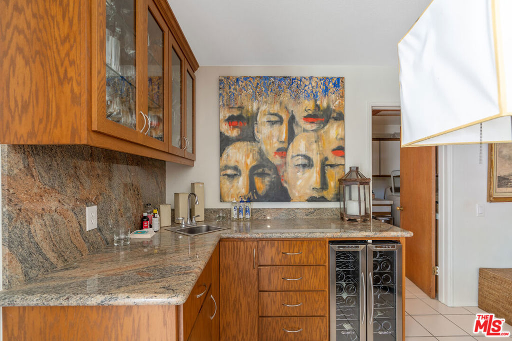 Los Compadres - Residential Lease