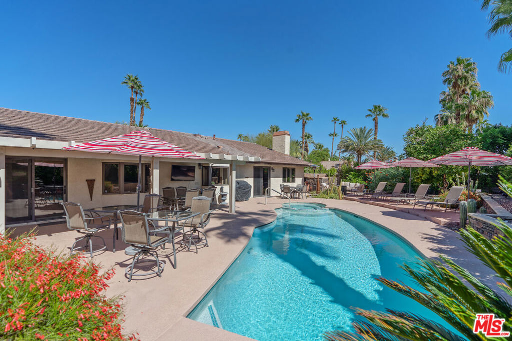 Los Compadres - Residential Lease