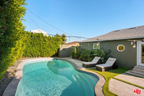 Photo of 17109 Burton Street, Lake Balboa, CA 91406 (MLS # 26102697)