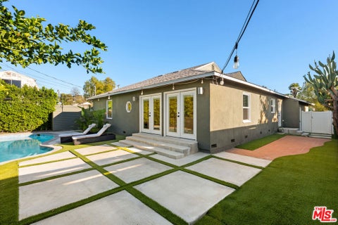 Photo of 17109 Burton Street, Lake Balboa, CA 91406 (MLS # 26102697)