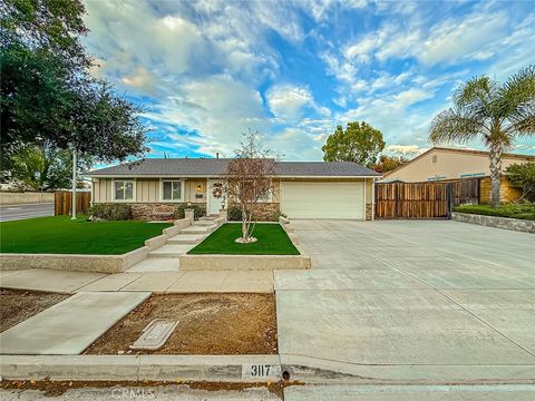 Photo of 3117 Lodgewood St, Newbury Park, CA 91320 (MLS # SR25264941)