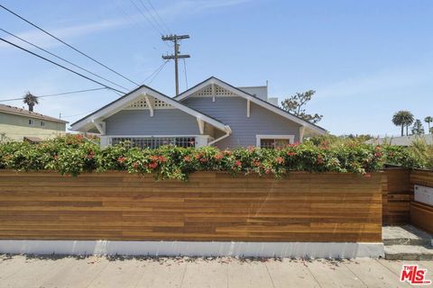 Photo of 320 4th Avenue #1, Venice, CA 90291 (MLS # 26673367)