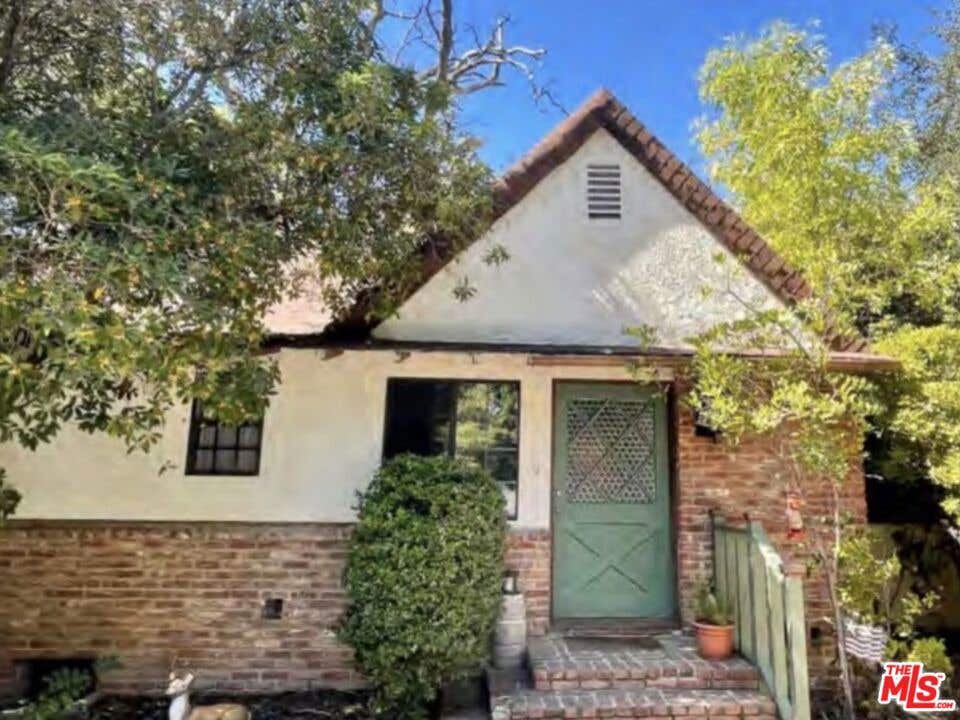 Photo of 5019 Genesta Avenue, Encino, CA 91316 (MLS # 26854231)