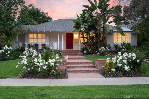 Photo of 11257 Acama Street, Studio City, CA 91602 (MLS # SR26228005)