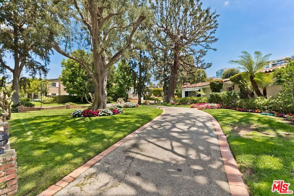 800 Warner Avenue