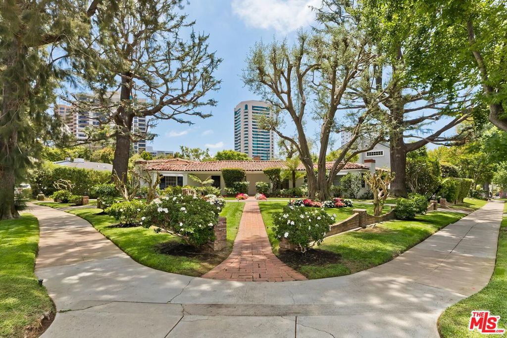 800 Warner Avenue, Los Angeles CA 90024
