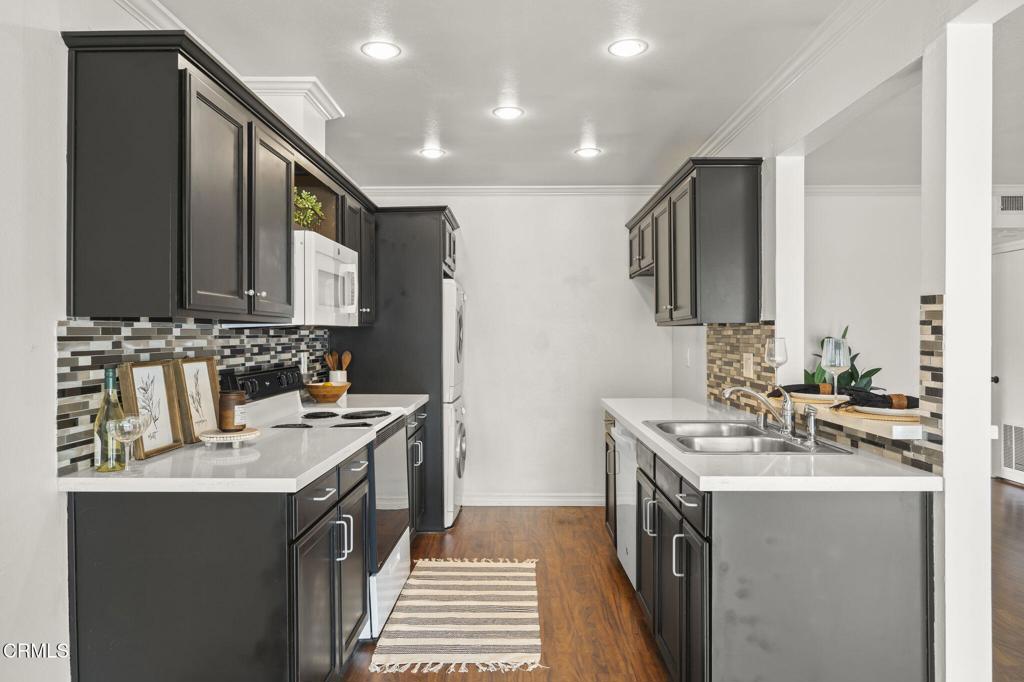Village Green-725 - Residential
