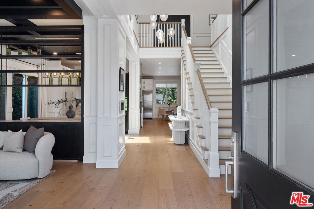 Photo of 18057 Valley Vista Boulevard, Encino, CA 91316 (MLS # 25594749)