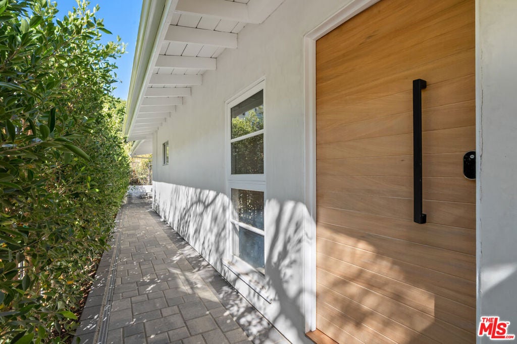 8276 Woodshill Trail