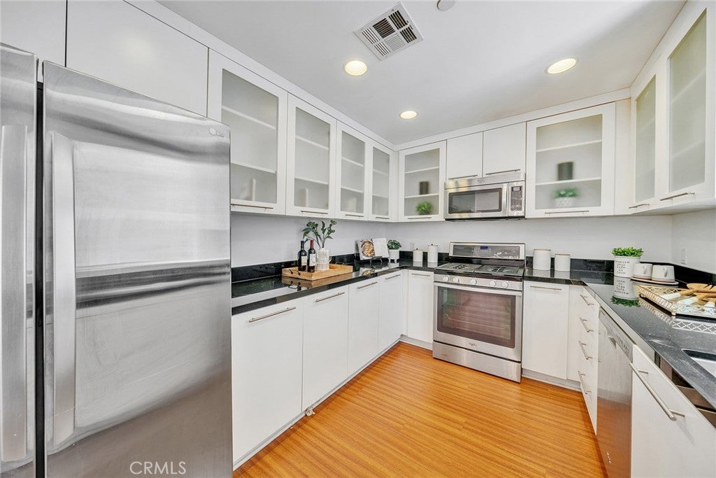230 S Jackson 206