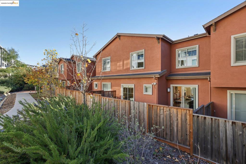 OAKLAND HILLS - Residential