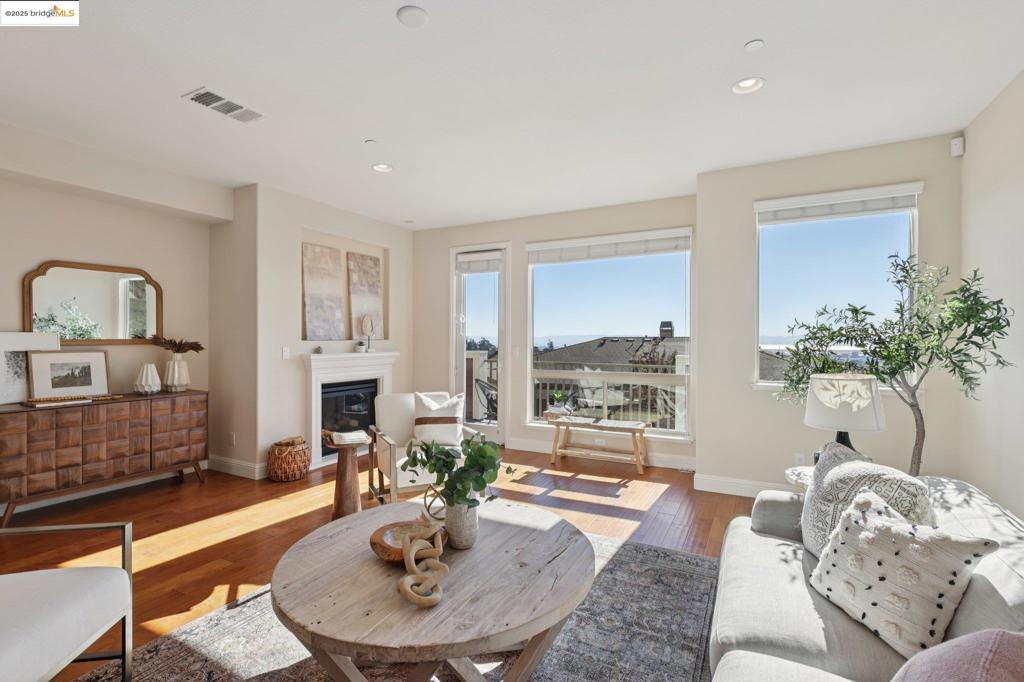 OAKLAND HILLS - Residential