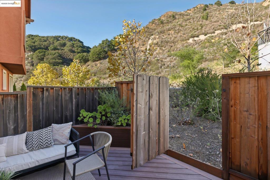 OAKLAND HILLS - Residential