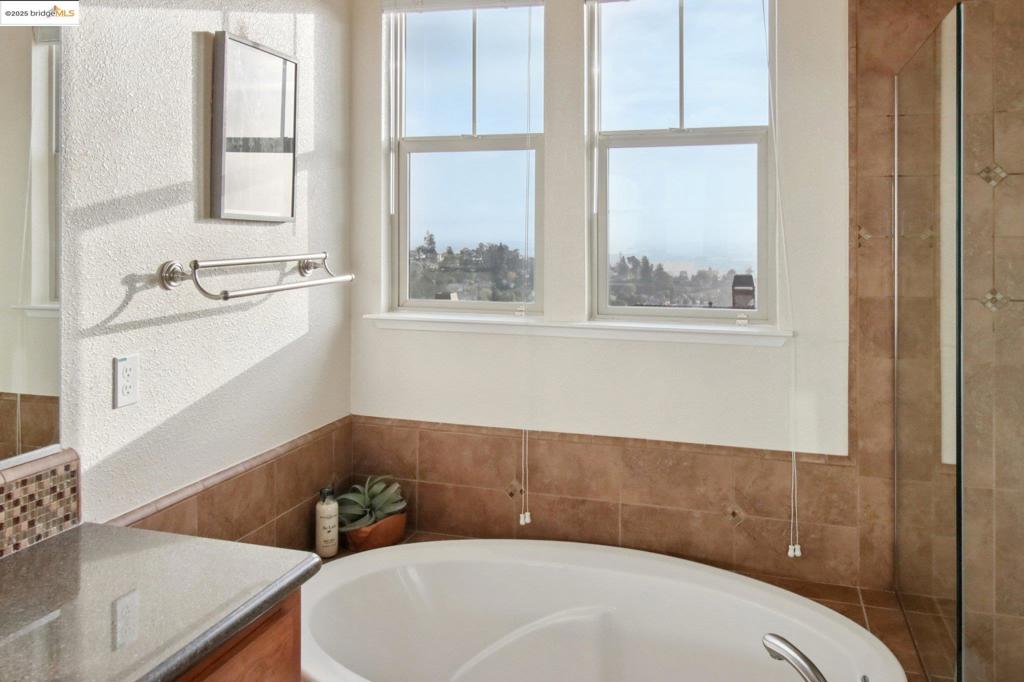 OAKLAND HILLS - Residential