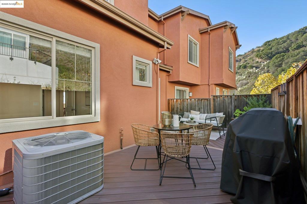 OAKLAND HILLS - Residential