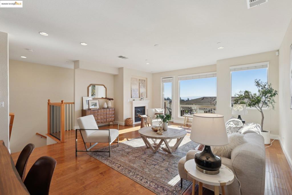 OAKLAND HILLS - Residential